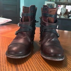 Freebird Crue wine color, size 9